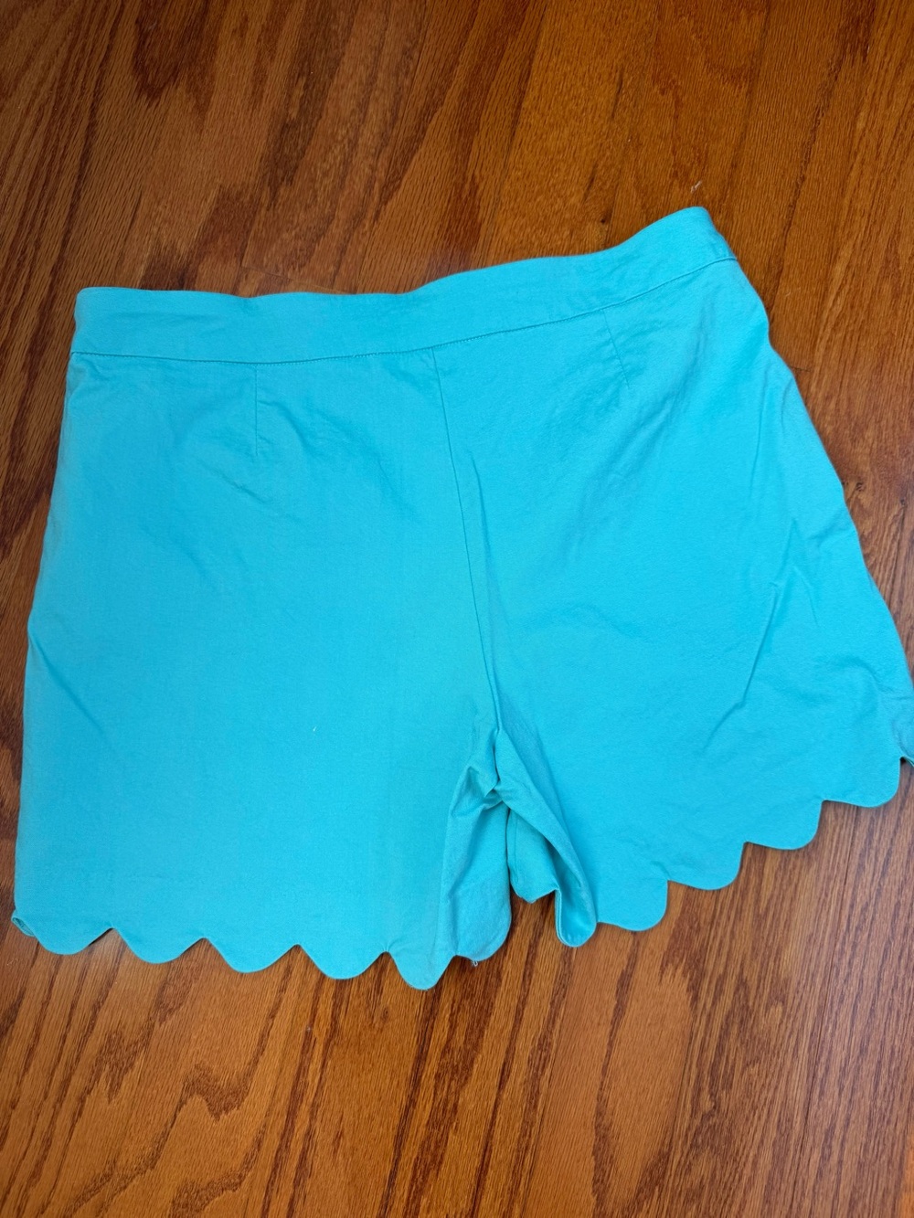 High-Waist Scallop Hem Shorts in Turquoise - Picture 3 of 4